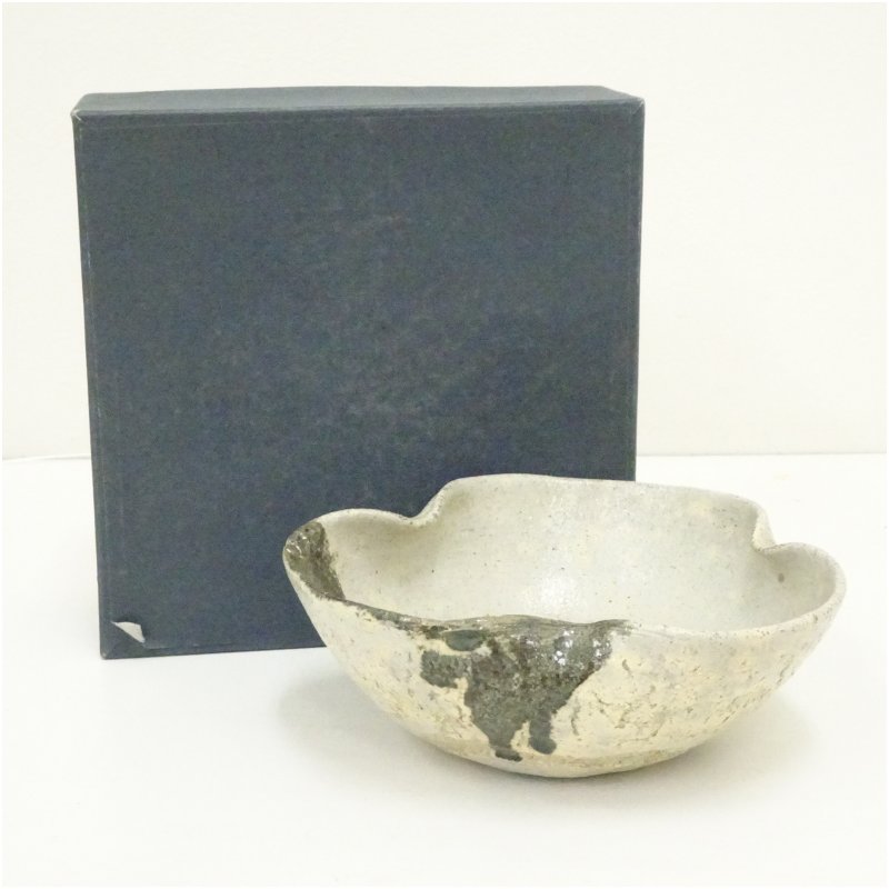 【中古】【陶芸・陶器】楽七造　鉢（箱付）食器 おしゃれ アンティーク レトロ 和食 和風 丼 器 小鉢 中鉢 料理 来客 居酒屋 旅館 カフェ