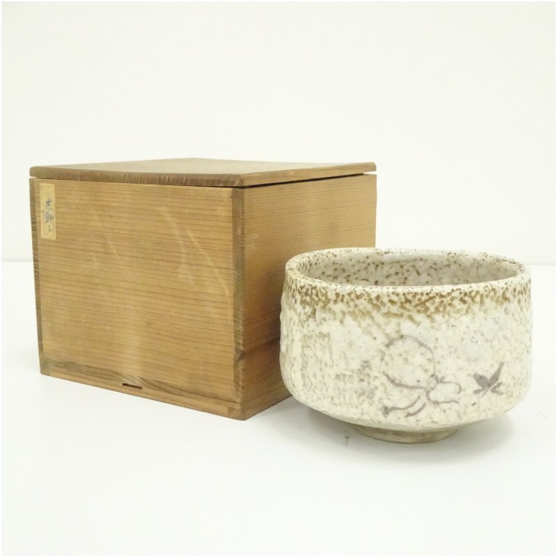 【中古】【茶道具】作家物　志野茶碗（保護箱）茶道 抹茶 おしゃれ 抹茶茶碗 抹茶碗 和食器 レトロ 茶器 骨董 茶わん 茶会 茶の湯