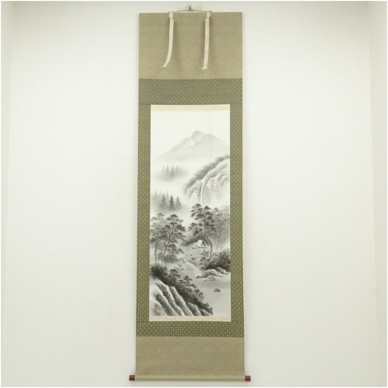 商品の種類：中古状態：良い素材：絹本・全体縦：184cm横：58.5cm・本紙縦：102.3cm横：40.2cm＜商品説明＞表具表面上部に汚れが少しあります。その他に問題はなく、全体的には綺麗な状態です。原則、商品は仕入れ時のそのままの状態...