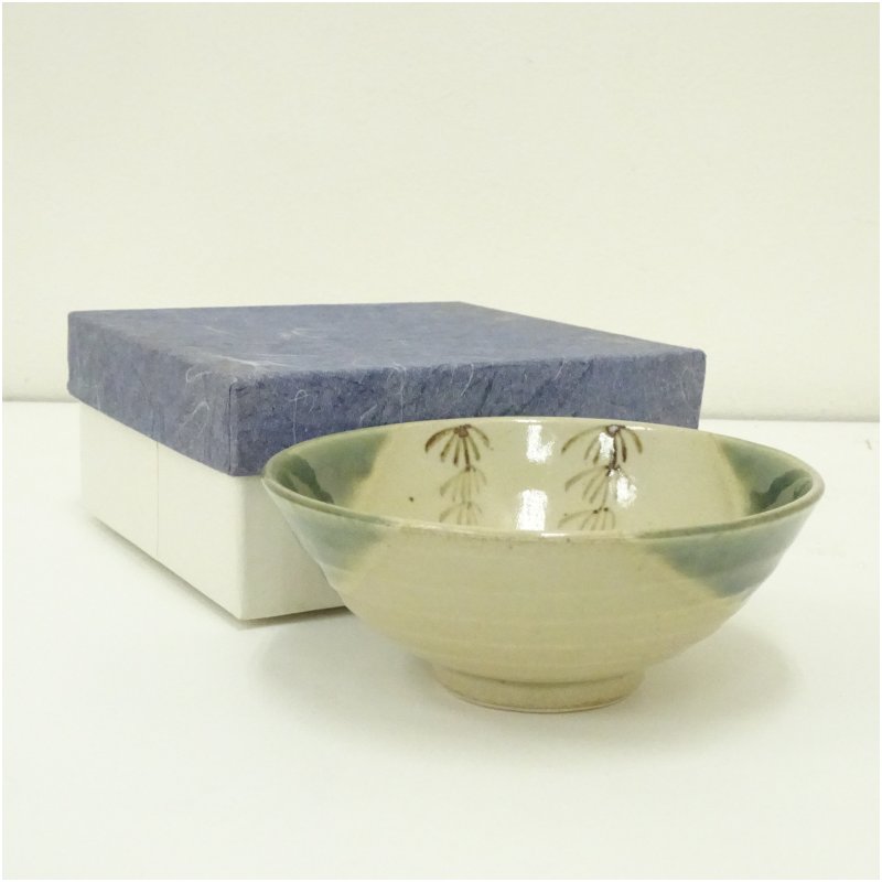 【中古】【茶道具】織部平茶碗（箱付） 茶道 抹茶 おしゃれ 抹茶茶碗 抹茶碗 和食器 レトロ 茶器 骨董 茶わん 茶会 茶の湯 夏 5月 11月 春秋