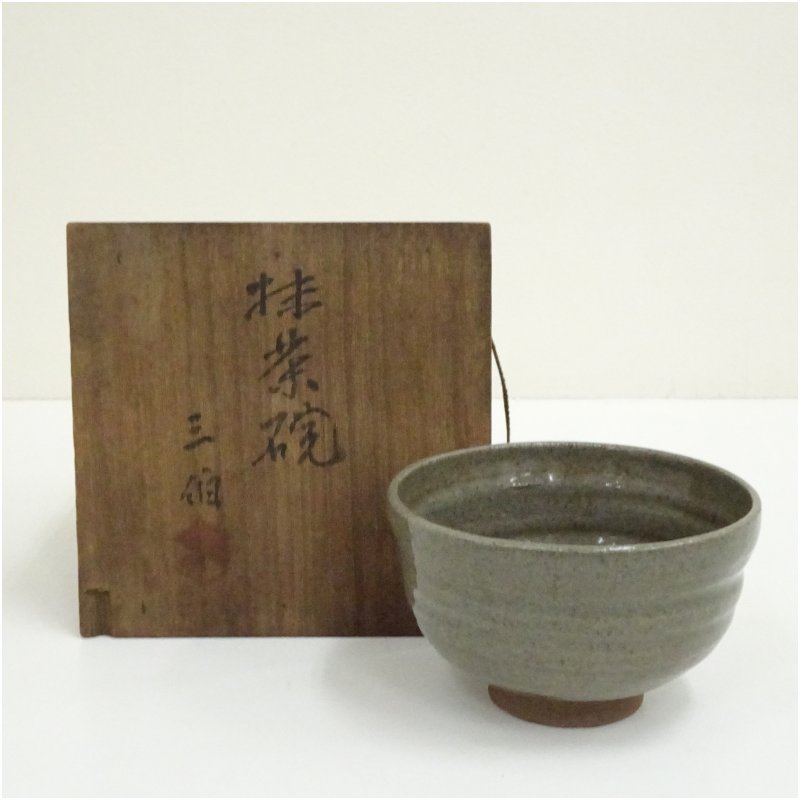 【中古】【茶道具】三伯造　灰釉胴締茶碗（共箱） 茶道 抹茶 おしゃれ 抹茶茶碗 抹茶碗 和食器 レトロ ..