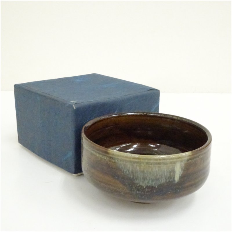 【中古】【茶道具】作家物　茶碗（箱付） 茶道 抹茶 おしゃれ 抹茶茶碗 抹茶碗 和食器 レトロ 茶器 骨董 茶わん 茶会 茶の湯