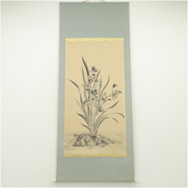 【中古】【書画】志恵筆 水墨花図 肉筆紙本掛軸（紙箱） 掛け軸 床の間 書 おしゃれ 絵画 表具 芸術 茶道 年中掛け インテリア 茶掛 掛物 和室