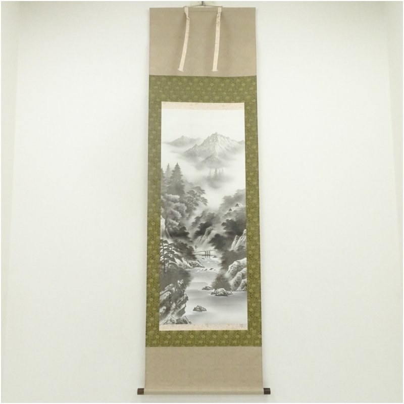 Rakuten - 【中古】【書画】香月筆　水墨山水　肉筆絹本掛軸（保護箱） 掛け軸 床の間 書 おしゃれ 絵画 表具 芸術 茶道 年中掛け インテリア 茶掛 掛物 和室