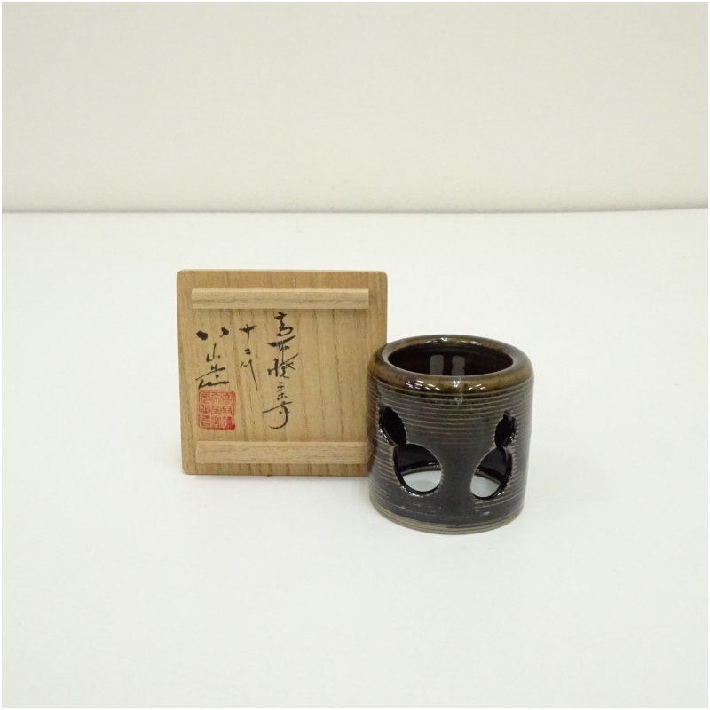 【中古】【茶道具】高取焼　十二代　高取八山造　瓢透蓋置（共箱） 蓋置き 茶道 道具 茶道具 おしゃれ ふたおき 茶器 抹茶 骨董 お茶 台 茶会 茶席 茶事 茶の湯