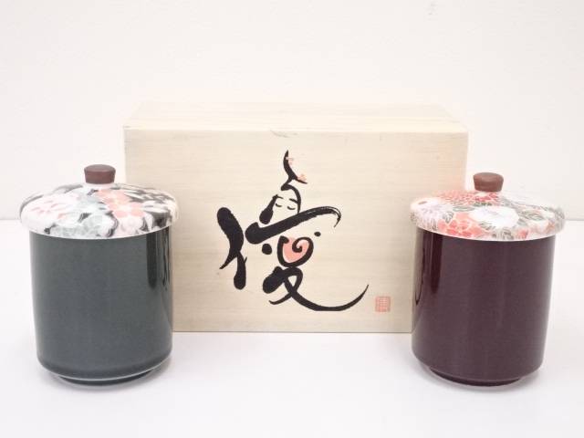 【中古】【スーパーSALE10%オフ】【陶芸・陶器】蓋付湯呑一対【送料無料】湯飲み 湯呑み 湯のみ おしゃれ かわいい 茶道具 茶器 来客 お茶 旅館 和風 雑貨 レトロ 食器
