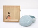 【中古】【香道】京焼 涌波蘇嶐造 青磁椿文香合【送料無料】茶道具 茶道 香道 香道具 おしゃれ かわいい アンティーク インテリア 骨董 茶器 お香入れ