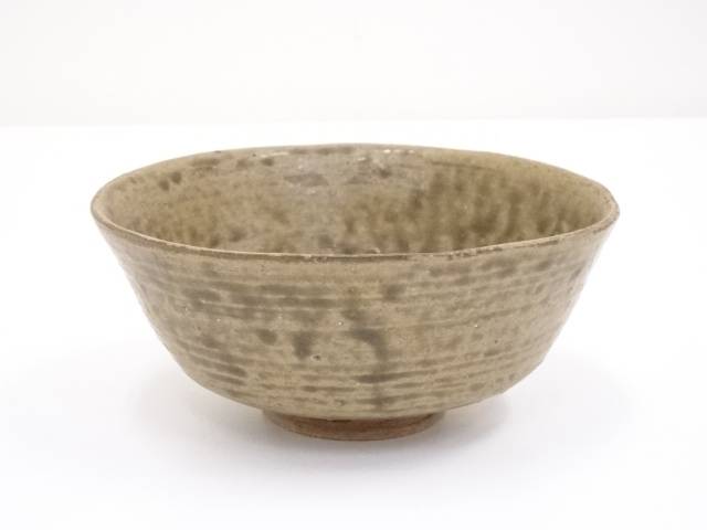 【中古】【茶道具】一葉造　灰釉茶碗【送料無料】茶道 抹茶 おしゃれ 抹茶茶碗 抹茶碗 和食器 レトロ 茶器 骨董 茶わん 茶会 茶の湯