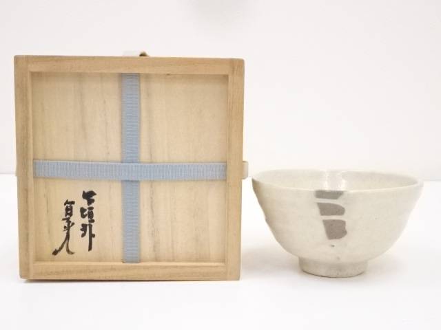 【中古】【タイムセール35 オフ】【茶道具】信楽焼 寺垣外窯 杉本貞光造 粉引茶碗（共箱）【送料無料】 中古 茶道 抹茶 茶道具 おしゃれ 抹茶茶碗 抹茶碗 和食器 レトロ 茶器 茶わん 骨董 茶会 茶の湯 葉月 8月 神無月 10月 夏 秋