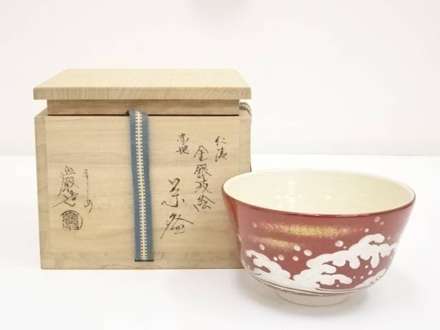 【中古】【茶道具】京焼　山川巌造　赤地仁清金銀波絵茶碗（共箱）【送料無料】茶道 抹茶 おしゃれ 抹茶茶碗 抹茶碗 和食器 レトロ 茶器 骨董 茶わん 茶会 茶の湯
