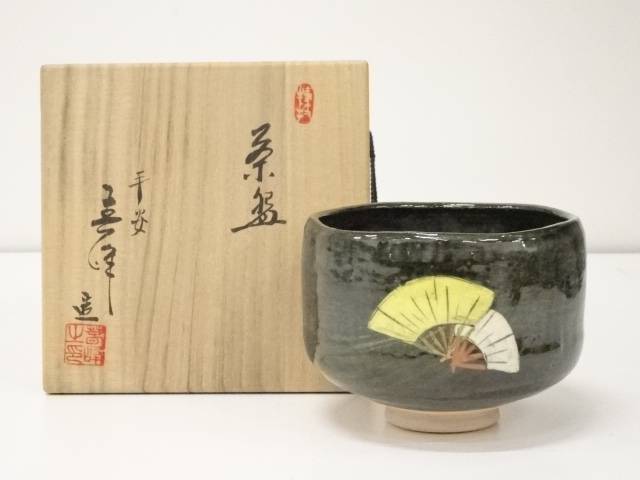 【中古】【タイムセール35%オフ】【茶道具】井上春峰造　扇図楽茶碗（共箱）【送料無料】[中古 茶道 抹茶 茶道具 おしゃれ 抹茶茶碗 抹茶碗 和食器 レトロ 茶器 茶わん 骨董 茶会 茶の湯]