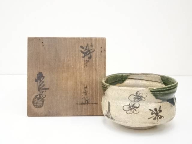 【中古】【茶道具】山口錠鉄造 織部茶碗（共箱）【送料無料】 中古 茶道 抹茶 茶道具 おしゃれ 抹茶茶碗 抹茶碗 和食器 レトロ 茶器 茶わん 骨董 茶会 茶の湯 皐月 5月 霜月 11月 春 秋