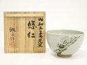 【中古】【決算セール55%オフ】【茶道具】岡本欣三造　梅絵茶碗（共箱）【送料無料】[中古 茶道 抹茶 茶道具 おしゃれ 抹茶茶碗 抹茶碗 和食器 レトロ 茶器 茶わん 骨董 茶会 茶の湯 如月 2月 睦月 1月 冬]