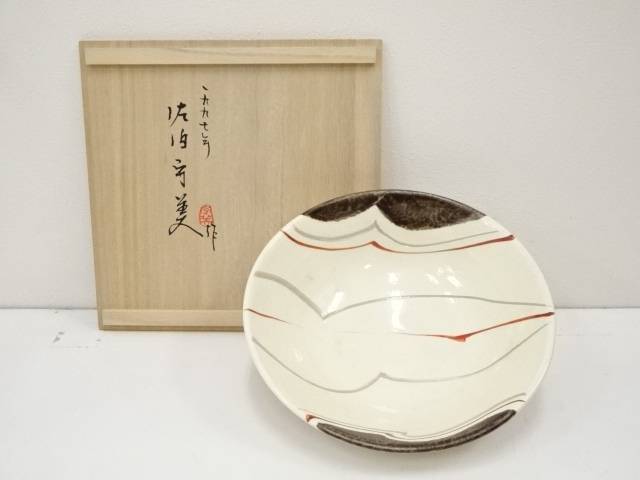 【中古】【タイムセール50%オフ】【陶芸・陶器】佐伯守美造　掻落し線文赤絵鉢（共箱）【送料無料】[中古 食器 おしゃれ アンティーク レトロ 和食 和風 丼 器 小鉢 中鉢 料理 来客 居酒屋 旅館 カフェ]