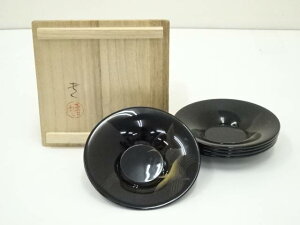 【中古】【GWセール40%オフ】【漆器】三谷吾一造　千羽鶴沈金茶托5客（共箱）【送料無料】[中古 茶たく 茶道具 煎茶 煎茶道具 おしゃれ かわいい 茶器 和食器 トレー 来客 お茶 緑茶 レトロ]