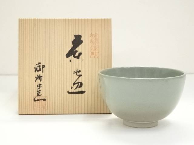 【中古】【ゴールデンウィークセール55%オフ】【茶道具】京焼　御所窯　宮本翠浩造　菊紋茶碗（共箱）【送料無料】茶道 抹茶 おしゃれ 抹茶茶碗 抹茶碗 和食器 レトロ 茶器 骨董 茶わん 茶会 茶の湯 9月 10月 秋