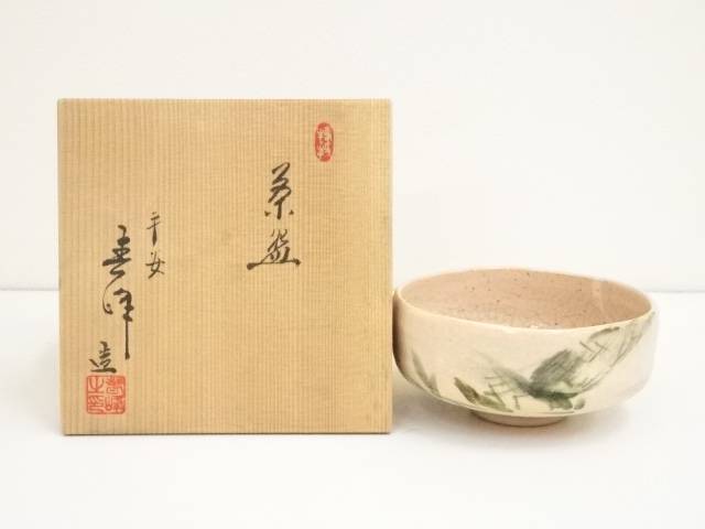 【中古】【タイムセール50%オフ】【茶道具】京焼　井上春峰造　色絵魚図茶碗（共箱）【送料無料】[中古 茶道 抹茶 茶道具 おしゃれ 抹茶茶碗 抹茶碗 和食器 レトロ 茶器 茶わん 骨董 茶会 茶の湯]