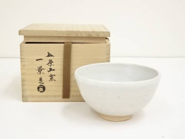 【中古】【茶道具】赤膚焼　豊田一景造　白釉茶碗（共箱）【送料無料】茶道 抹茶 おしゃれ 抹茶茶碗 抹茶碗 和食器 レトロ 茶器 骨董 茶わん 茶会 茶の湯