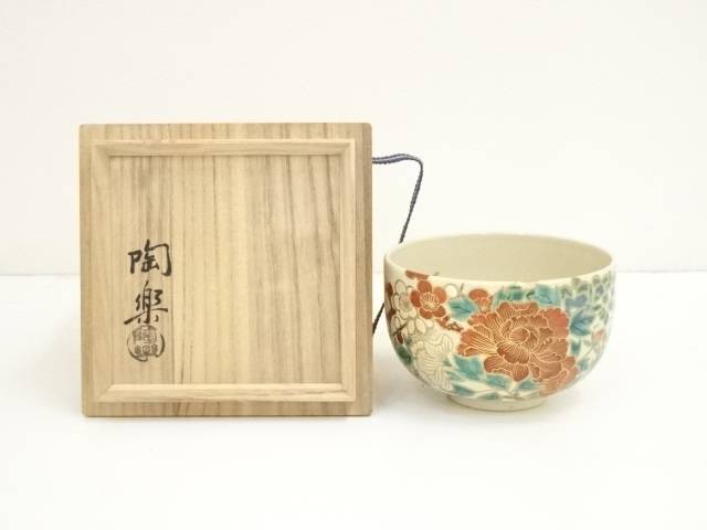 ◆商品説明 サイズ名称 口径 高台径 高さ 縦 横 長さ 12.1 cm 5.3 cm 7.9 cm &nbsp; &nbsp; &nbsp; 商品の種類中古 状態 非常によい 素材 陶器 木箱に少しシミがあります。本体には問題はなく、状態は大変良いです。原則、商品は仕入れ時のそのままの状態で出品・発送致します。当店の、サイズ・状態に関する表記基準はこちら ◆ネットショップ圭では多様な商品を取り扱っています お茶会、茶事、茶席、茶の湯で使用するお茶道具を中心に、飲食店、料亭、旅亭、旅館、割烹、小料理屋、カフェ、レストラン、居酒屋、喫茶店、ダイニング、食卓、キッチン、台所、自宅、酒席、酒宴、宴会、バーなど、茶道以外でもご使用いただける食器、酒器、花瓶、掛け軸など多数の道具を取り揃えております。 ◆関連キーワード 中古 送料無料 代引手数料無料 おしゃれ かわいい 上品 アンティーク レトロ インテリア 骨董 オブジェ 飾り 普段使い 普段づかい 来客【茶道具・着物】送料無料【茶道具】京焼　森里陶楽造　色絵四季草花絵茶碗（共箱）【送料無料】 ◆ネットショップ圭では多様な商品を取り扱っています お茶会、茶事、茶席、茶の湯で使用するお茶道具を中心に、飲食店、料亭、旅亭、旅館、割烹、小料理屋、カフェ、レストラン、居酒屋、喫茶店、ダイニング、食卓、キッチン、台所、自宅、酒席、酒宴、宴会、バーなど、茶道以外でもご使用いただける食器、酒器、花瓶、掛け軸など多数の道具を取り揃えております。 ◆関連キーワード 中古 送料無料 代引手数料無料 おしゃれ かわいい 上品 アンティーク レトロ インテリア 骨董 オブジェ 飾り 普段使い 普段づかい 来客