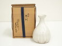 【中古】【陶芸・陶器】古曽部焼 義崇窯造 粉引徳利(共箱)【送料無料】酒器 おしゃれ かわいい 酒 日本酒 和食 懐石 骨董 とっくり インテリア 茶事 茶道 ...
