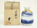 【中古】【陶芸・陶器】篠田義一造 金彩染付徳利(共箱)【送料無料】酒器 おしゃれ かわいい 酒 日本酒 和食 懐石 骨董 とっくり インテリア 茶事 茶道 茶道...