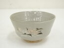 【中古】【茶道具】灰釉流水花図茶碗(箱付)【送料無料】茶道 抹茶 おしゃれ 抹茶茶碗 抹茶碗 和食器 レトロ 茶器 骨董 茶わん 茶会 茶の湯