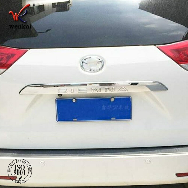 適合車種 型式：北米モデル XL40系 対応年式：2021年〜現行 ◆カラー：ブラック ◆取付：両面テープ貼り付け（背面付属） ※貼り付け面を清掃・脱脂してからお貼りください。気温が15℃を下回る場合は、ドライヤー等であたためてから貼ると密着しやすくなります。 シエナ専用のドレスアップパーツです。