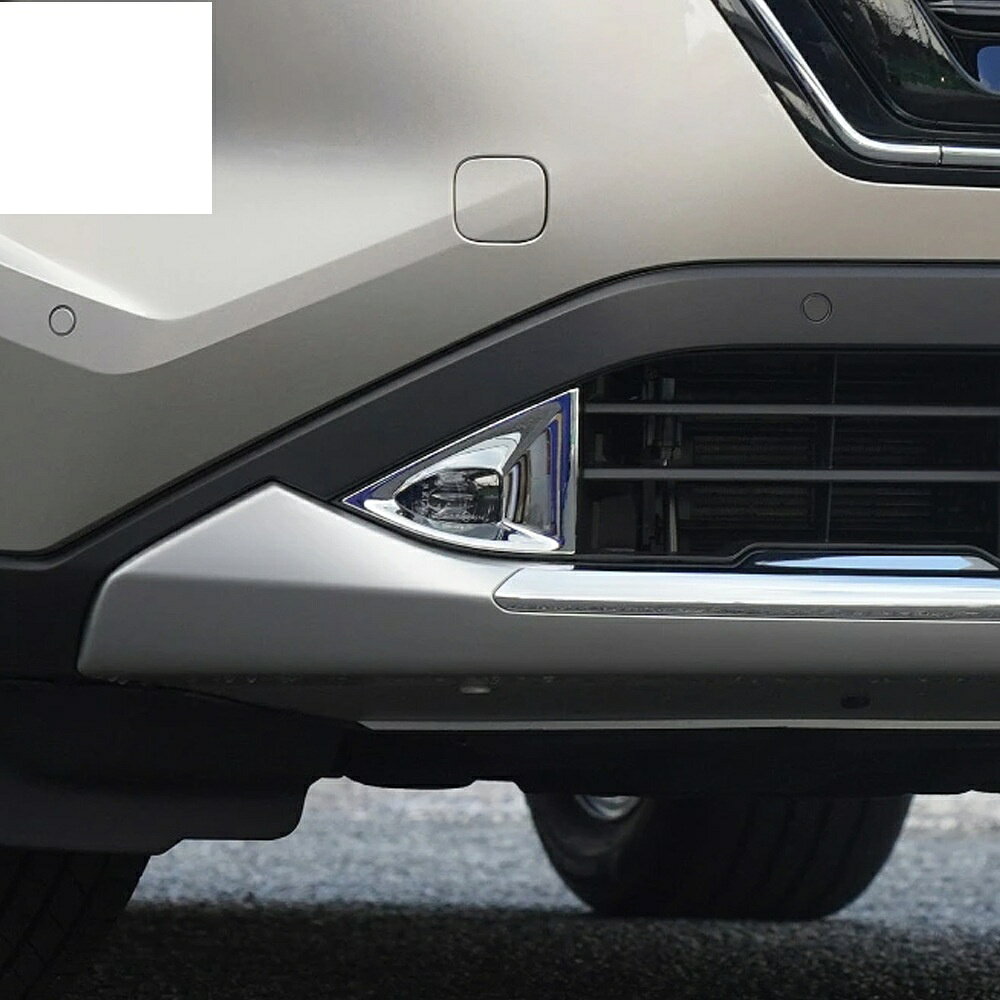 適合車種 型式：T33 対応年式：2022年7月〜現行 ◆カラー：ミラー仕上げ／ピアノブラック ◆商品内容：2片装 ◆取付：両面テープ貼り付け（背面付属） ※貼り付け面を清掃・脱脂してからお貼りください。気温が15℃を下回る場合は、ドライヤー等であたためてから貼ると密着しやすくなります。 エクストレイル専用のドレスアップパーツです。