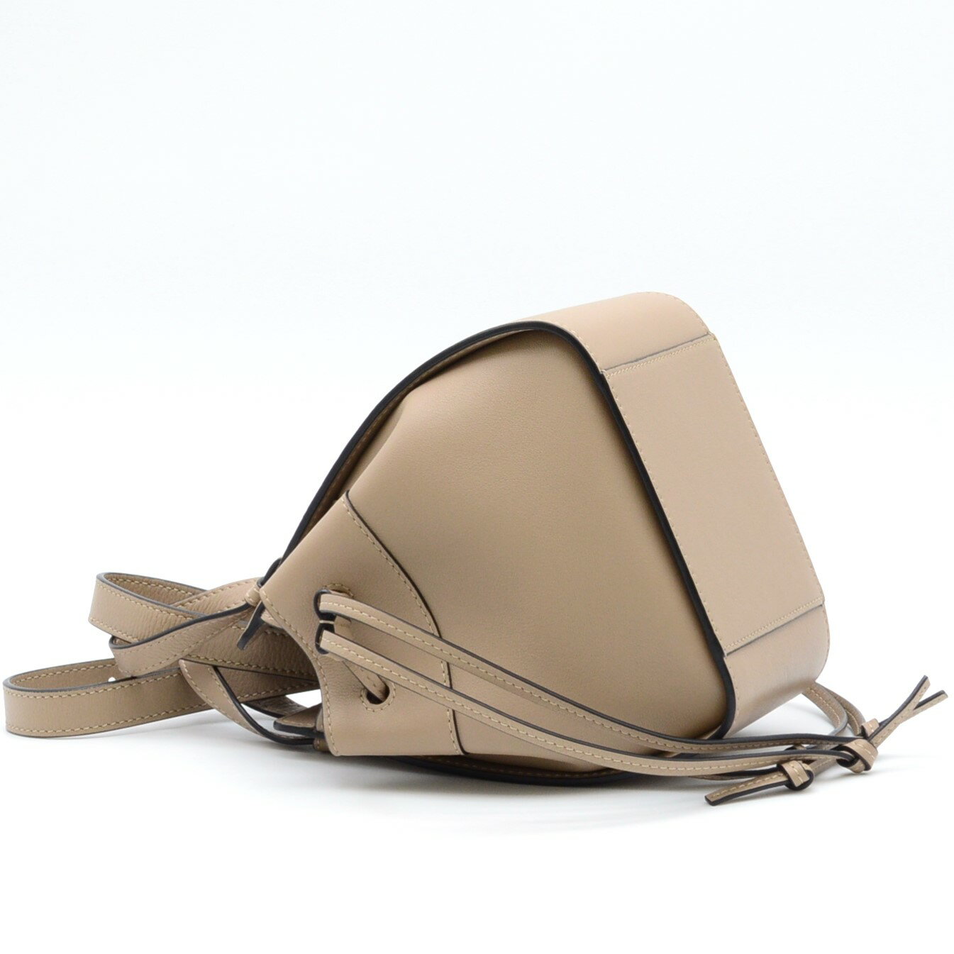 LOEWE ロエベ ハンモック ドローストリングミニ サンドベージュ レザー 2WAYハンドバッグ ショルダーバッグ レディース プレゼント ギフト 【中古】【美品】