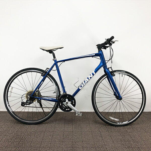 ＜リユース・中古＞自転車 クロスバイク GIANT 700 (前)3×(後)8s