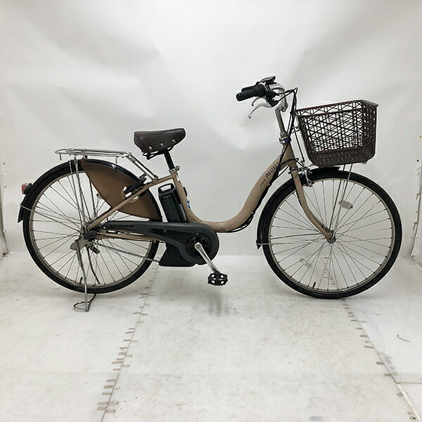 ◇◆◇◆◇ 商 品 情 報 ◇◆◇◆◇ 【外観ランク】　Bランク 【リユース・中古】　電動アシスト自転車 【メーカー】　ブリヂストン 【タイヤ】　26インチ 【ギア】　内装3段 【カラー】　ベージュ系 LEDバッテリーライト ローラーブレーキ ステンレスリム アルミフレーム 最新基準モーター搭載 キャリアクラス27 サークル錠付き(スペアキー：無し) バッテリー・充電器付き 8.7Ahバッテリー搭載(実力容量：90-81％) ソーラーオートテール　作動未確認 安全性に問題のあるパーツは全て交換済み！ 【！注意事項！】 リユース商品の為、装備、スペックが純正と異なる場合がございます。 パーツ交換時に別メーカーのパーツが付いている場合がございます。 説明書の付属は御座いません。 画像に写りきれない使用・保管に伴う小傷や線傷がある場合がございます。 店舗と在庫共有している場合が御座いますので、品切れの際はキャンセル扱いとなります。