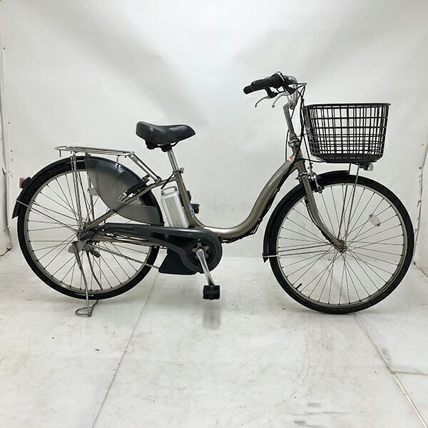 ◇◆◇◆◇ 商 品 情 報 ◇◆◇◆◇ 【外観ランク】　Bランク 【リユース・中古】　電動アシスト自転車 【メーカー】　YAMAHA 【タイヤ】　　26インチ 【ギア】　　　内装3段 【カラー】　　ゴールド系 LEDバッテリーライト ローラーブレーキ アルミフレーム ステンレスリム 最新基準モーター搭載 キャリアクラス27 サークル錠付き(スペアキー：無し) バッテリー・充電器付き 12.3Ahバッテリー搭載(実力容量：90-81％) ソーラーオートテール　作動未確認 安全性に問題のあるパーツは全て交換済み！ 【！注意事項！】 リユース商品の為、装備、スペックが純正と異なる場合がございます。 パーツ交換時に別メーカーのパーツが付いている場合がございます。 説明書の付属は御座いません。 画像に写りきれない使用・保管に伴う小傷や線傷がある場合がございます。 店舗と在庫共有している場合が御座いますので、品切れの際はキャンセル扱いとなります。