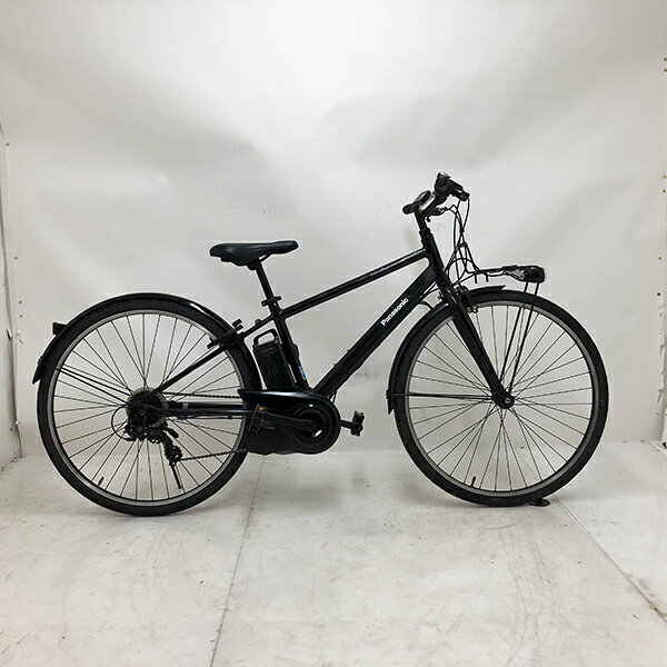 ◇◆◇◆◇ 商 品 情 報 ◇◆◇◆◇ 【外観ランク】　Bランク 【リユース・中古】　電動アシストクロスバイク 【メーカー】　パナソニック 【タイヤ】　　700×38C 【ギア】　　　外装7段 【カラー】　　ブラック系 LEDバッテリーライト ローラーブレーキ アルミフレーム 1本スタンド 最新基準モーター搭載 サークル錠付き(スペアキー：無し) バッテリー・充電器付き 16Ahバッテリー搭載(実力容量：90-81％) 安全性に問題のあるパーツは全て交換済み！ 【！注意事項！】 リユース商品の為、装備、スペックが純正と異なる場合がございます。 パーツ交換時に別メーカーのパーツが付いている場合がございます。 説明書の付属は御座いません。 画像に写りきれない使用・保管に伴う小傷や線傷がある場合がございます。 店舗と在庫共有している場合が御座いますので、品切れの際はキャンセル扱いとなります。