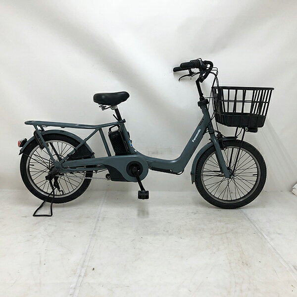 ◇◆◇◆◇ 商 品 情 報 ◇◆◇◆ 【外観ランク】　Bランク 【リユース・中古】　電動アシスト子供乗せ対応小径自転車 【メーカー】　パナソニック 【タイヤ】　　20インチ 【ギア】　　　内装3段 【カラー】　　グレー系 LEDバッテリーライト ローラーブレーキ アルミフレーム 最新基準モーター搭載 キャリアクラス27 幼児二人同乗基準適合車 サークル錠付き(スペアキー：無し) バッテリー・充電器付 16Ahバッテリー搭載(実力容量：90-81％) ソーラーオートテール　作動未確認 安全性に問題のあるパーツは全て交換済み！ 【注意事項】 ※リユース商品の為、装備、スペックが純正と異なる場合がございます。 ※パーツ交換時に別メーカーのパーツが付いている場合がございます。 ※説明書の付属は御座いません。 ※画像に写りきれない使用・保管に伴う小傷や線傷がある場合がございます。 ※店舗と在庫共有している場合が御座いますので、品切れの際はキャンセル扱いとなります。