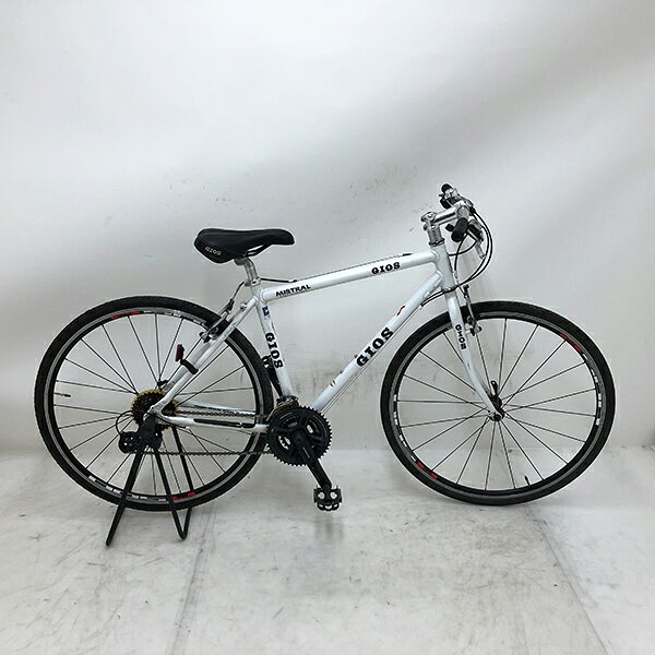 ◇ ◆ ◇ ◆ ◇ 商 品 情 報 ◇ ◆ ◇ ◆ ◇ 【外観ランク】　Bランク 【リユース・中古】　クロスバイク 【メーカー】　GIOS 【タイヤ】　　700×28C 【ギア】　　　(前)3×(後)8s 【カラー】　　ホワイト系 ライト無し 前後Vブレーキ アルミフレーム メンテナンススタンド付 フレームサイズ　約490ミリメートル 錠無し(ワイヤーロックをお付けして発送します) 安全性に問題のあるパーツは全て交換済み！ 【注意事項】 ※リユース商品の為、装備、スペックが純正と異なる場合がございます。 ※パーツ交換時に別メーカーのパーツが付いている場合がございます。 ※説明書の付属は御座いません。 ※画像に写りきれない使用・保管に伴う小傷や線傷がある場合がございます。 ※店舗と在庫共有している場合が御座いますので、品切れの際はキャンセル扱いとなります。