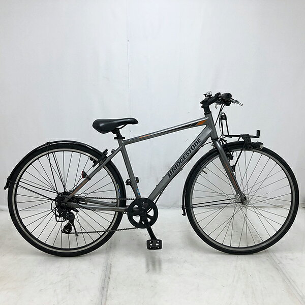 ◇ ◆ ◇ ◆ ◇ 商 品 情 報 ◇ ◆ ◇ ◆ ◇ 【外観ランク】　Bランク 【リユース・中古】　クロスバイク 【メーカー】　ブリヂストン 【タイヤ】　　27インチ 【ギア】　　　外装7段 【カラー】　　グレー系 LEDオートライト Vブレーキ（前） ローラーブレーキ（後） アルミフレーム 1本スタンド フレームサイズ　約490ミリメートル サークル錠付き(スペアキー：なし) 安全性に問題のあるパーツは全て交換済み！ 【注意事項】 ※リユース商品の為、装備、スペックが純正と異なる場合がございます。 ※パーツ交換時に別メーカーのパーツが付いている場合がございます。 ※説明書の付属は御座いません。 ※画像に写りきれない使用・保管に伴う小傷や線傷がある場合がございます。 ※店舗と在庫共有している場合が御座いますので、品切れの際はキャンセル扱いとなります。