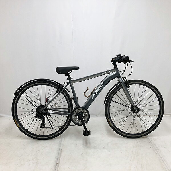 ◇ ◆ ◇ ◆ ◇ 商 品 情 報 ◇ ◆ ◇ ◆ ◇ 【外観ランク】　Bランク 【リユース・中古】　クロスバイク 【メーカー】　国内メーカー 【タイヤ】　　700×28C 【ギア】　　　外装6段 【カラー】　　グレー系 LEDオートライト 前後Vブレーキ 1本スタンド フレームサイズ　約400ミリメートル 錠無し(ワイヤーロックをお付けして発送します) 安全性に問題のあるパーツは全て交換済み！ 【注意事項】 ※リユース商品の為、装備、スペックが純正と異なる場合がございます。 ※パーツ交換時に別メーカーのパーツが付いている場合がございます。 ※説明書の付属は御座いません。 ※画像に写りきれない使用・保管に伴う小傷や線傷がある場合がございます。 ※店舗と在庫共有している場合が御座いますので、品切れの際はキャンセル扱いとなります。