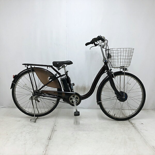 ◇◆◇◆◇ 商 品 情 報 ◇◆◇◆◇ 【外観ランク】　Bランク 【リユース・中古】　電動アシスト自転車 【メーカー】　ブリヂストン 【タイヤ】 　26インチ 【ギア】　 内装3段 【カラー】　 ブラウン系 LEDバッテリーライト ローラーブレーキ ステンレスリム 最新基準モーター搭載 キャリアクラス27 サークル錠付き(スペアキー：無し) ベルトドライブ バッテリー・充電器付き 9.6Ahバッテリー搭載(実力容量：90-81％) ソーラーオートテール　作動未確認 安全性に問題のあるパーツは全て交換済み！ 【！注意事項！】 リユース商品の為、装備、スペックが純正と異なる場合がございます。 パーツ交換時に別メーカーのパーツが付いている場合がございます。 説明書の付属は御座いません。 画像に写りきれない使用・保管に伴う小傷や線傷がある場合がございます。 店舗と在庫共有している場合が御座いますので、品切れの際はキャンセル扱いとなります。