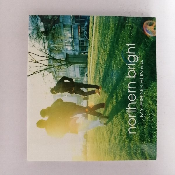 【収録曲】 　【01】My Rising Sun 　【02】Look Back In Anger 　【03】A Man In The Colur Field 　　含む全4曲収録 ★　必ずお読みください　★ -------------------------------------------------------- 【送料について】 　　●　1商品につき送料：300円 　　●　商品代金10,000円以上で送料無料 　　●　商品の個数により、ゆうメール、佐川急便、ヤマト運輸 　　　　ゆうパックのいずれかで発送いたします。 　　当社指定の配送となります。 　　配送業者の指定は承っておりません。 -------------------------------------------------------- 【商品について】 　　●　VHS、DVD、CD、本はレンタル落ちの中古品で 　　　　ございます。 　　 　　 　　●　ケース・ジャケット・テープ本体に 　　　　レンタルスタンプやバーコードシール等が 　　　　貼ってある場合があります。 　　　　クリーニングを行いますが、汚れ・シール・若干のキズ等が 　　　　残る場合がございます。 　　●　映像・音声チェックは行っておりませんので、 　　　　神経質な方のご購入はお控えください。 --------------------------------------------------------