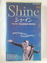 出演：ジェフリー・ラッシュ 　　　ノア・テイラー 他 監督：スコット・ヒックス 時間：105分 画面サイズ：ビスタサイス ※ジャケットに日焼けあり。 ★　必ずお読みください　★ -------------------------------------------------------- 【送料について】 　　●　1商品につき送料：300円 　　●　10,000円以上で送料無料 　　●　商品の個数により、ゆうメール、佐川急便、 　　　　ゆうパックのいずれかで発送いたします。 　　当社指定の配送となります。 　　配送業者の指定は承っておりません。 -------------------------------------------------------- 【商品について】 　　●　VHS、DVD、CD、本はレンタル落ちの中古品で 　　　　ございます。 　　 　　 　　●　ケース・ジャケット・テープ本体に 　　　　バーコードシール等が貼ってある場合があります。 　　　　クリーニングを行いますが、汚れ・シール等が 　　　　残る場合がございます。 　　●　映像・音声チェックは行っておりませんので、 　　　　神経質な方のご購入はお控えください。 --------------------------------------------------------！！こちらの商品はビデオテープです！！