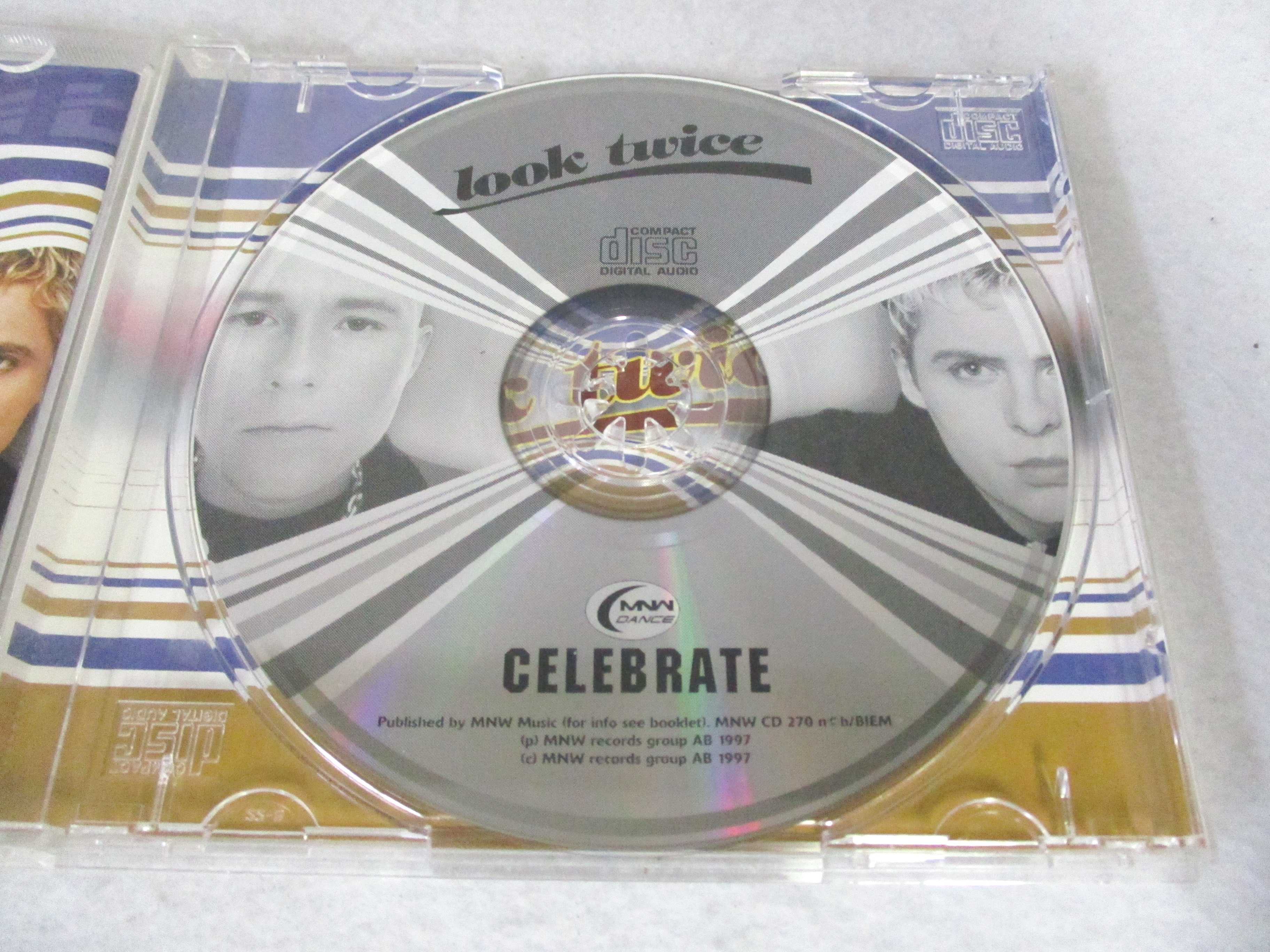 AC01079 【中古】 【CD】 CELEBRATE 輸入盤/LOOKTWICE