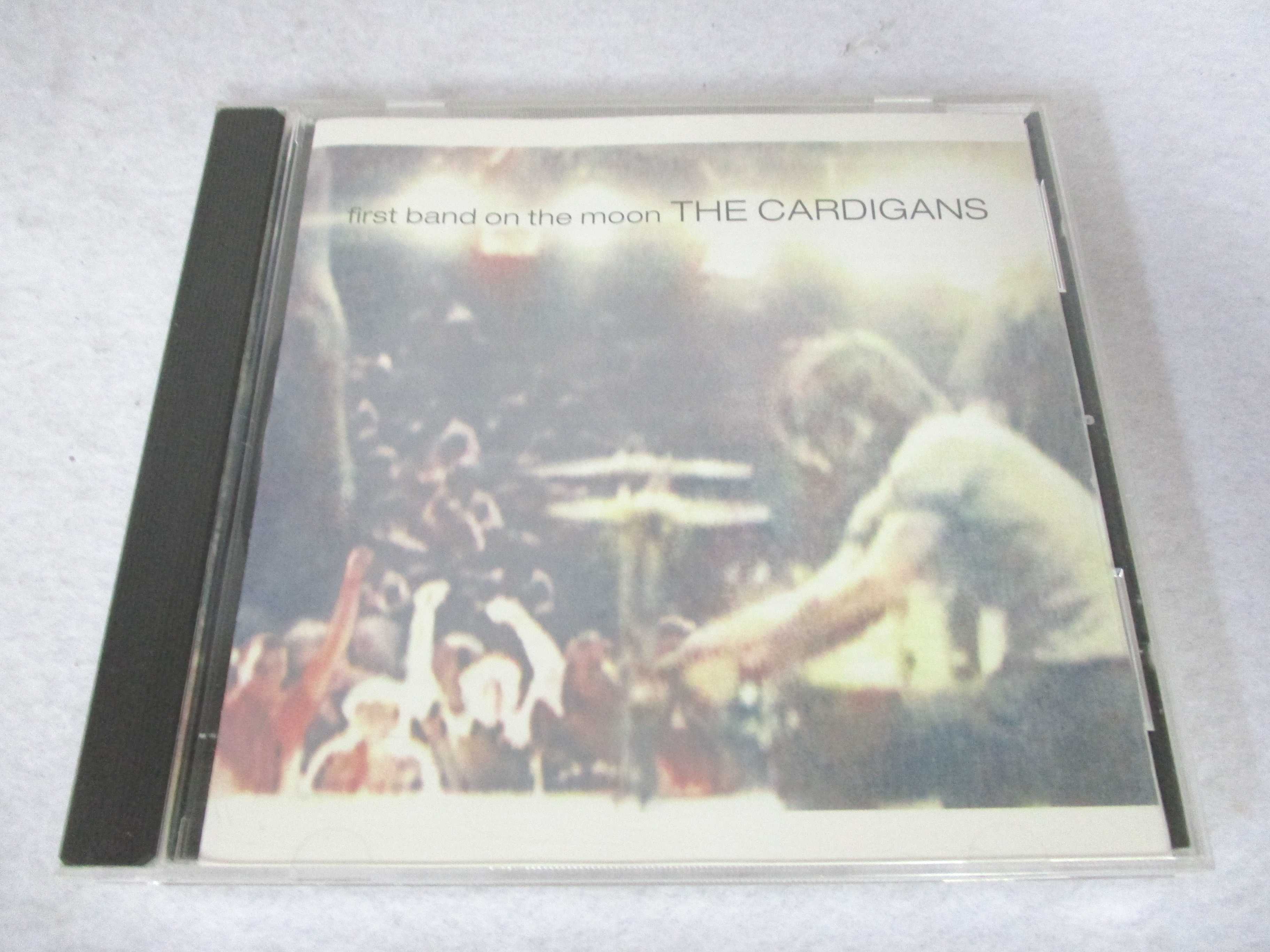 AC01397 yÁz yCDz first band on the moon/THE CARDIGANS