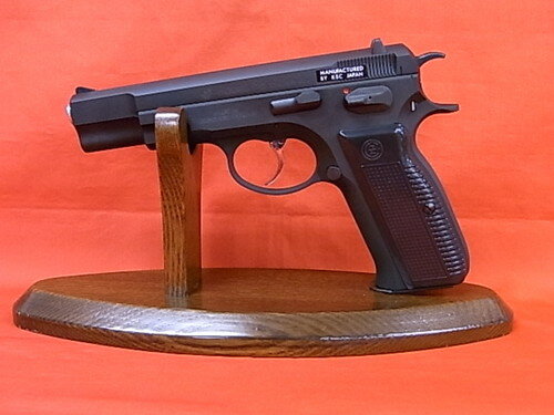 ☆Cz75　ガスガンがヘビーウェイトになって新発売!☆・ガスガン・07ハードキック☆ヘビーウェイトスライドとシステム7のコンビネーションでダイナミックなブローバック作動を実現☆新型ラバーチェンバーの弾道にあわせ、サイトと着弾の誤差をリファインし実射性能も向上〜商品詳細〜【材質】HW樹脂+金属【重量】830g【装弾数】23+1発