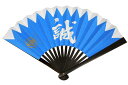 【ギフト対応可】尾形刀剣 新撰組 沖田総司 8寸鉄扇 全長24cm 家紋付 選べる無料ラッピング 日本 和 コスプレ 涼 和服 着物 浴衣 模造 白 青 オシャレ 仰ぐ 夏グッズ 衣装 アイテム パフォーマンス 人気 雑貨 縁起物 武将 時代劇 歴史 美術