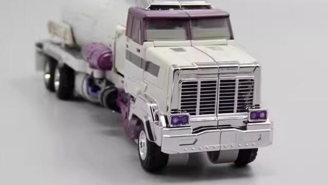 Unique Toys Y-01 可動