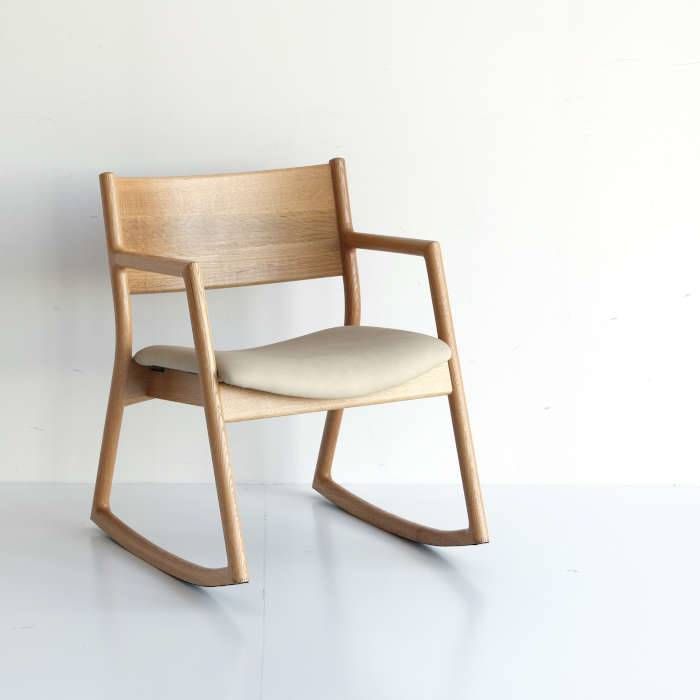 ロッキングチェア アームチェア イス チェアー 木製 天然木 揺れイス 安楽椅子 日本製 高級感 シンプル おしゃれ U La ロッキングアームチェア UL-RC-N-BR-46 伽羅色/白練