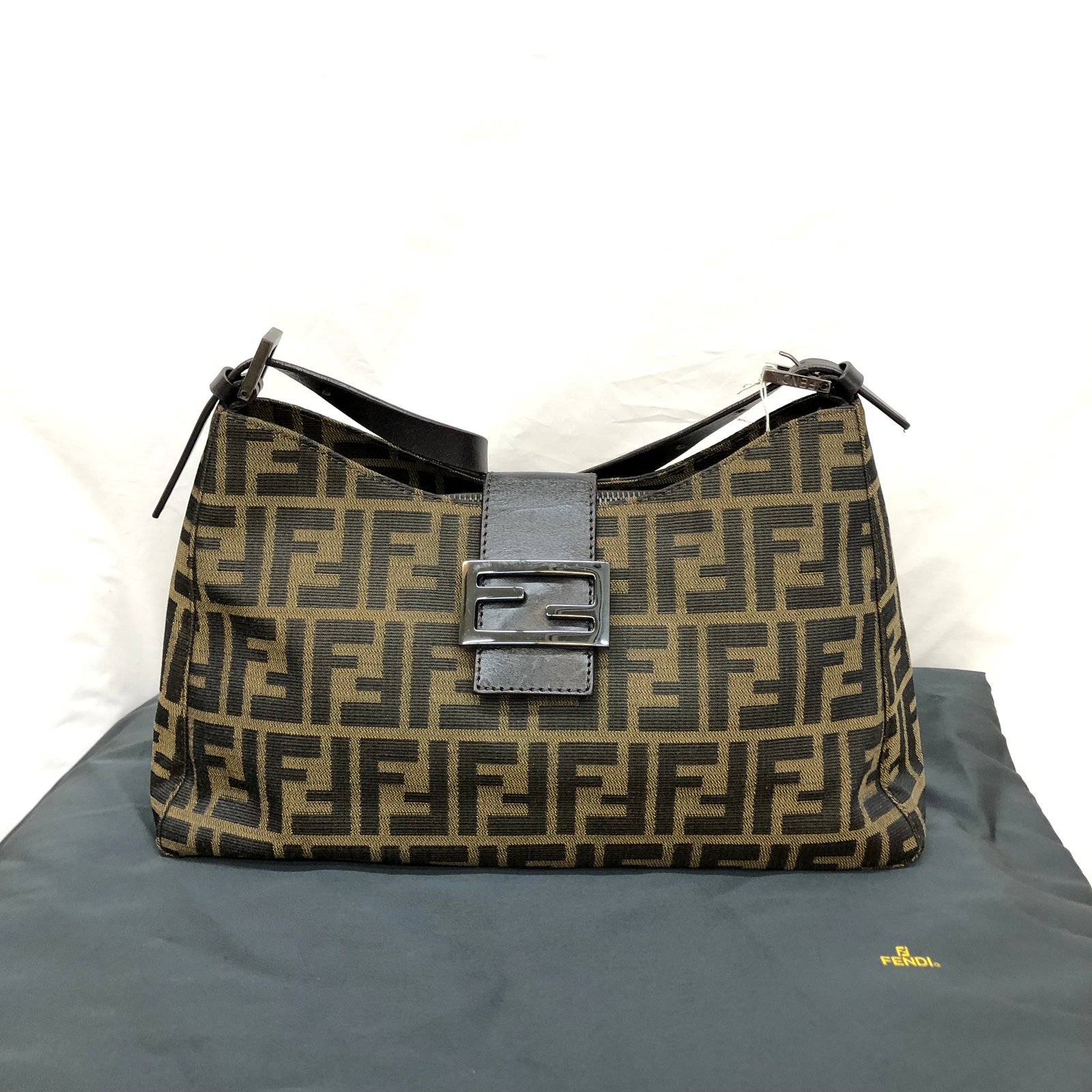 FENDI フェンディ ハンドバッグ ズッカ柄 8BR018 マンマバケット ワンショルダーバッグ セミショルダー 肩掛け鞄 ブラウン キャンバス レザー 保存袋 レディース T東大阪店 ITRAC6Z0M313【中古】 RLV1852