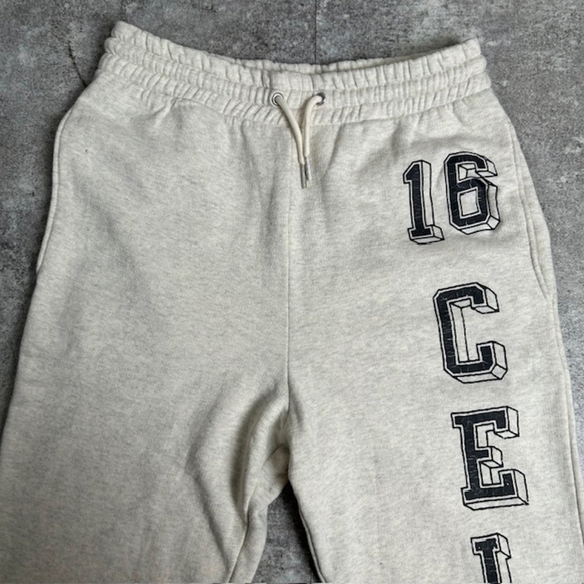 CELINE セリーヌ 24SS CELINE 16 クラックドエフェクト ルーズフィット トラックパンツ メンズ Sサイズ オフホワイト 美品 貝塚店 ITJPT948WJ08 【中古】 RK2105D