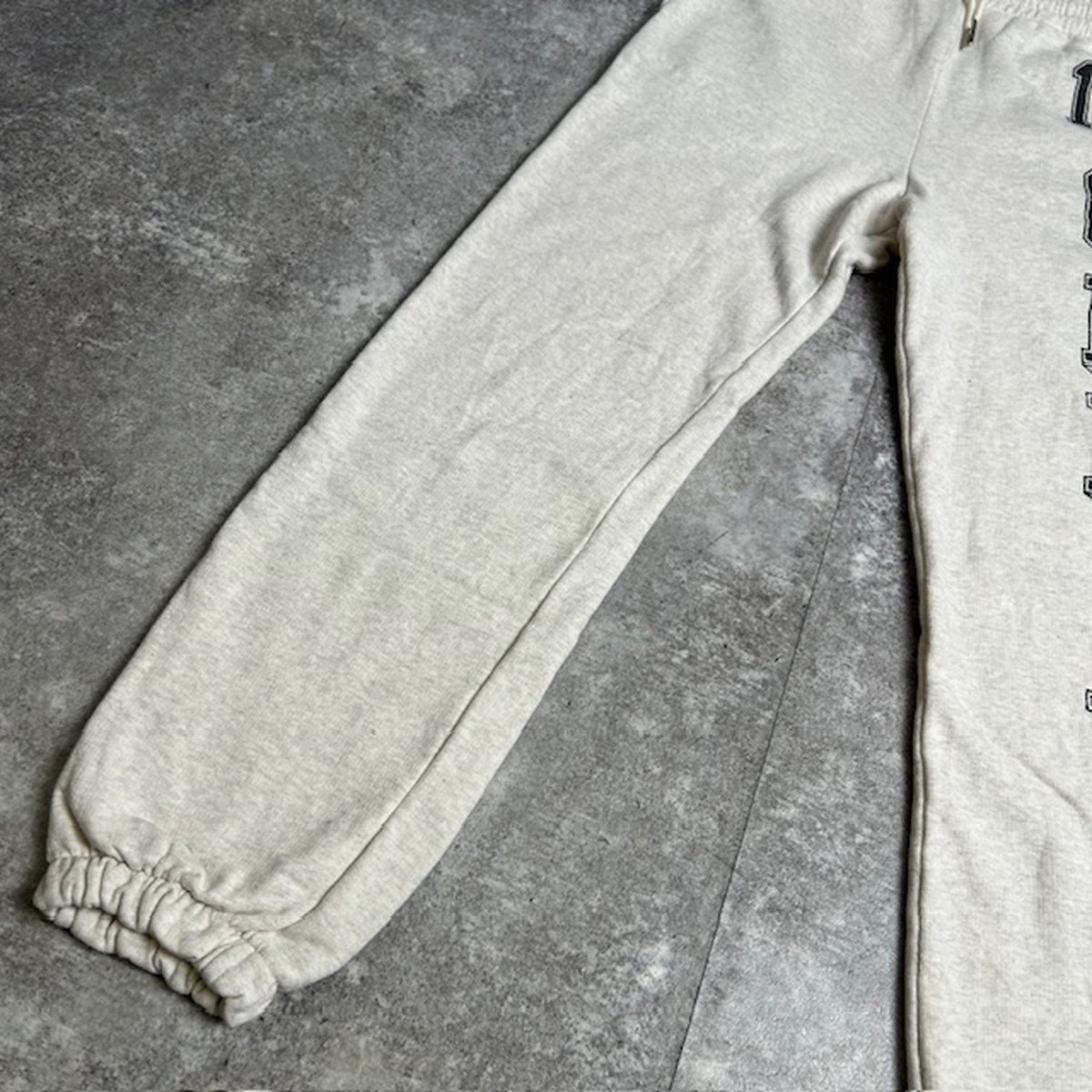 CELINE セリーヌ 24SS CELINE 16 クラックドエフェクト ルーズフィット トラックパンツ メンズ Sサイズ オフホワイト 美品 貝塚店 ITJPT948WJ08 【中古】 RK2105D