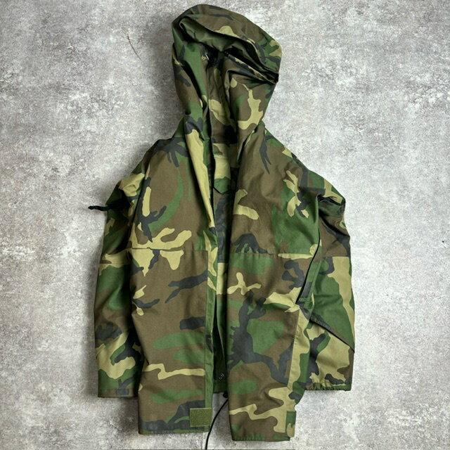 U.S.ARMY ECWCS COLD WRATHER PARKA ゴアテックス ナイロンパーカー ミリタリー 迷彩 レインパーカー アメリカ製 USA 貝塚店 ITJKKXJ89YS6 【中古】 RKKO030